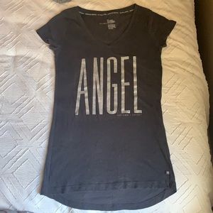 Victoria’s Secret supermodel essential T-shirt